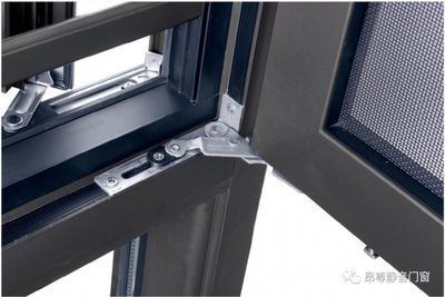 地震來襲時，門窗與空調(diào)設(shè)備 防護(hù)、風(fēng)險(xiǎn)與應(yīng)對策略